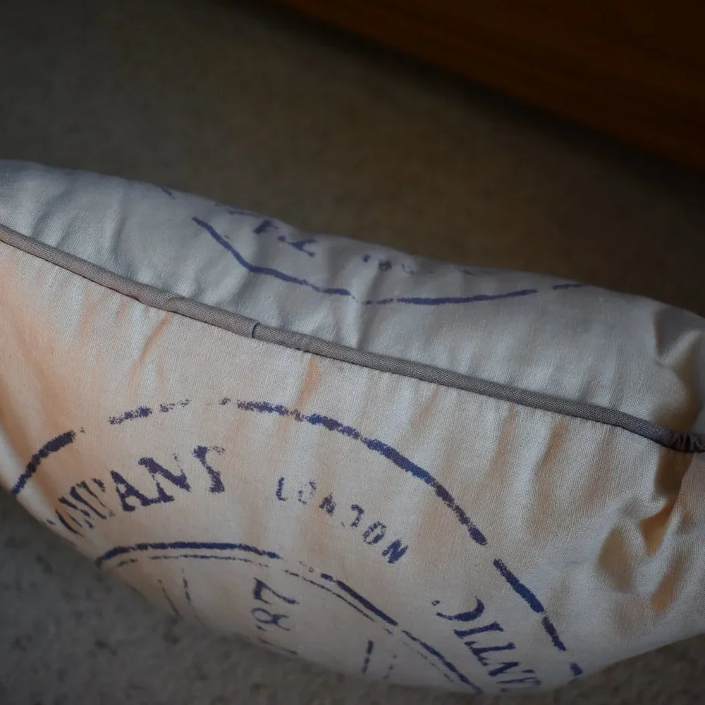 Nautical Toss Accent Pillow Linen/Blue Piping